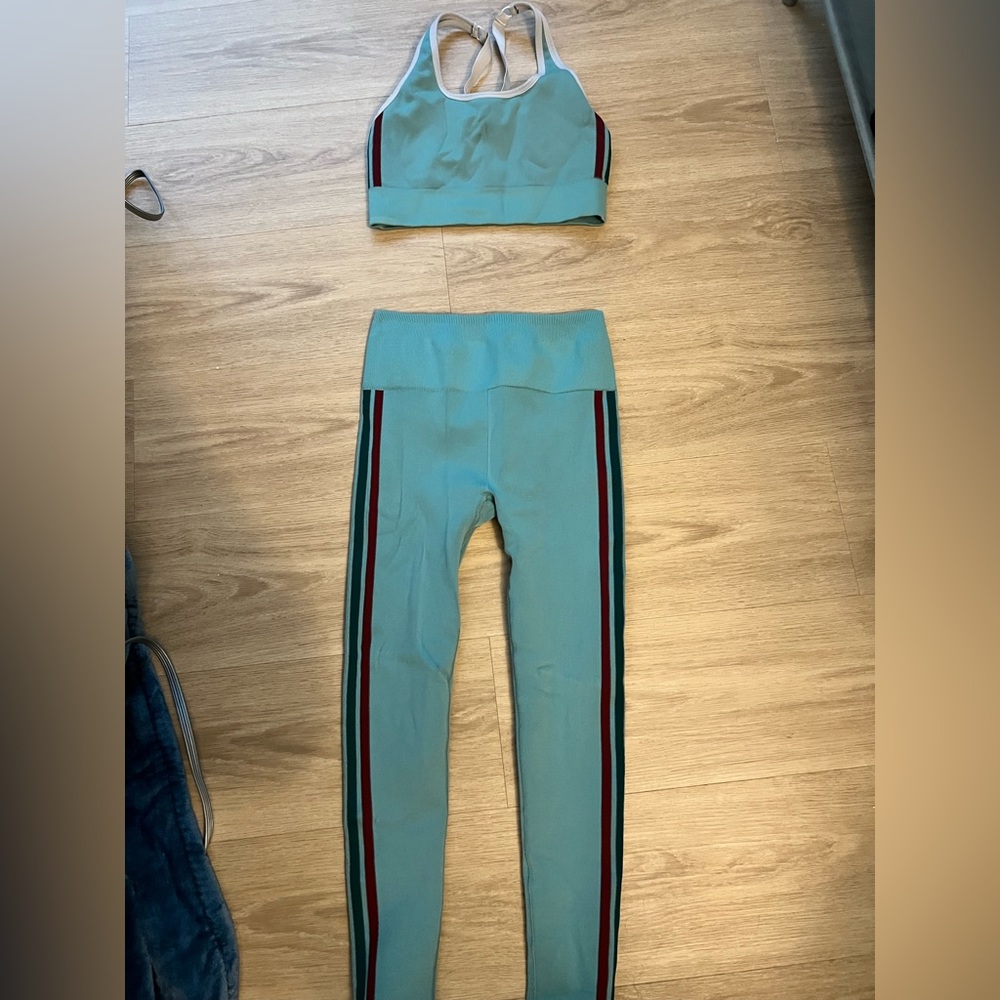 MATCHING FABLETICS SET!! Retro green-striped set that is a size small.